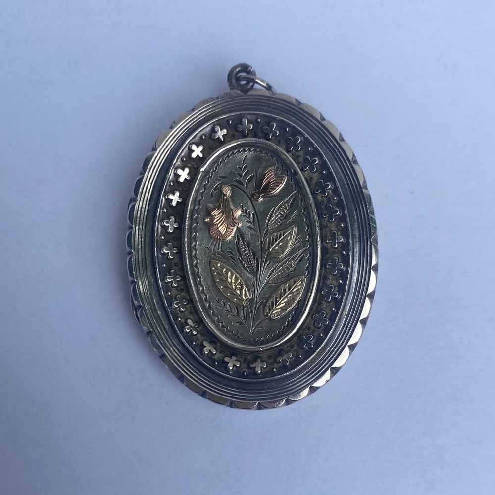 Beautiful Vintage Locket